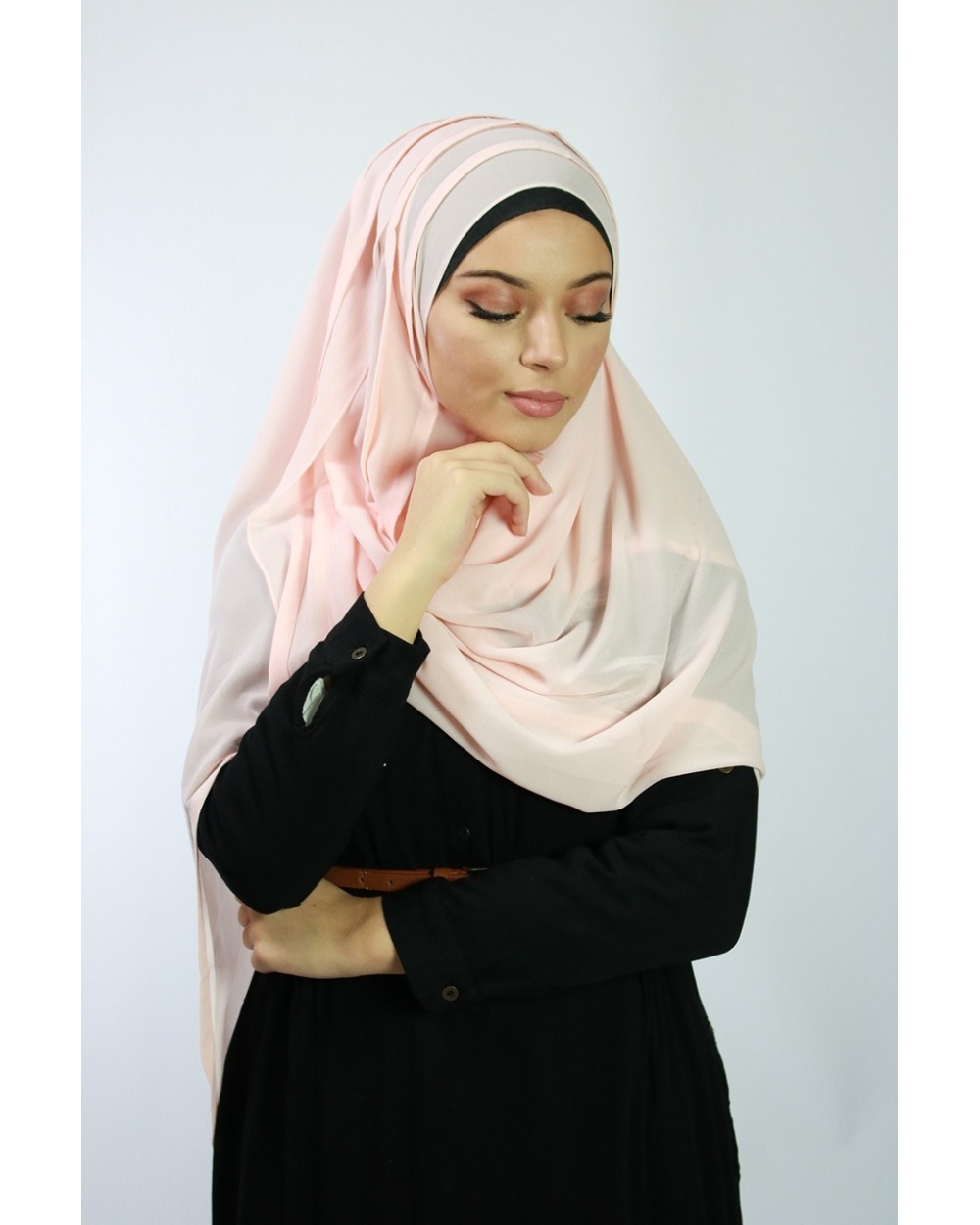 Hijab à enfiler entiérement cousu rose