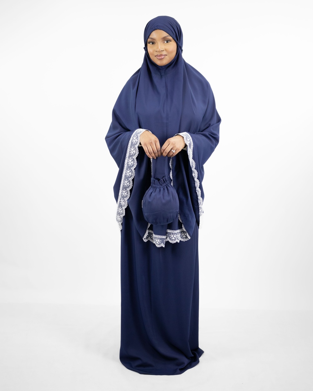 Superbe abaya femme fluide musulmane bien évasée manches bouton Superbe abaya femme fluide musulmane bien évasée manches bouton